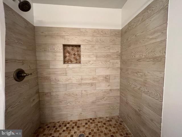 908 Chatsworth Drive Accokeek, MD 20607 - Photo 18 of 24 a bathroom with a shower