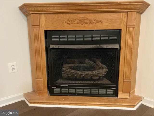 908 Chatsworth Drive Accokeek, MD 20607 - Photo 4 of 24 a close view of fireplace