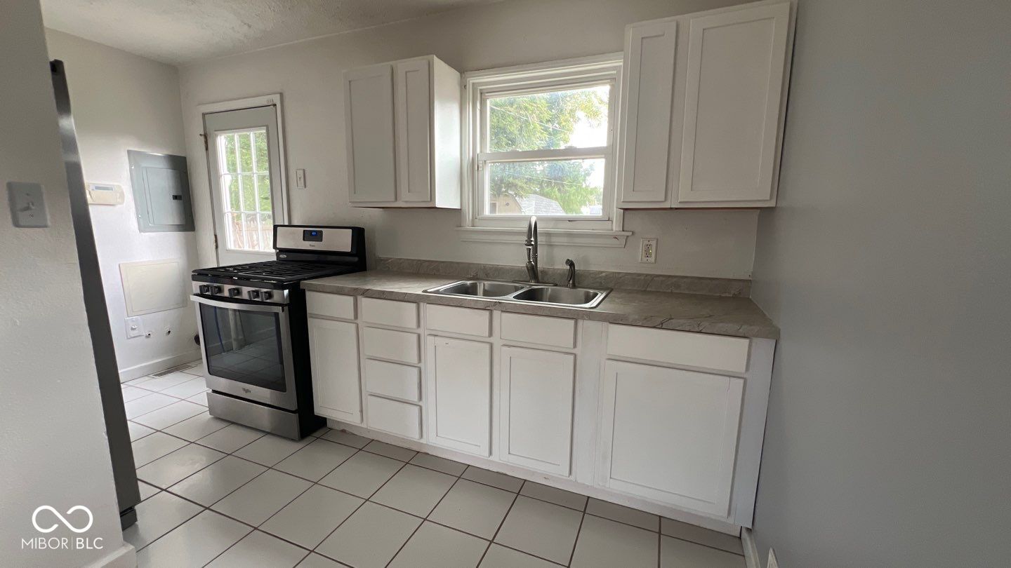 141 North 6th Avenue Beech Grove, IN 46107 - Photo 7 of 12