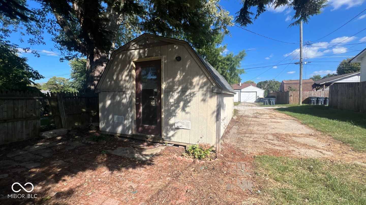 141 North 6th Avenue Beech Grove, IN 46107 - Photo 10 of 12