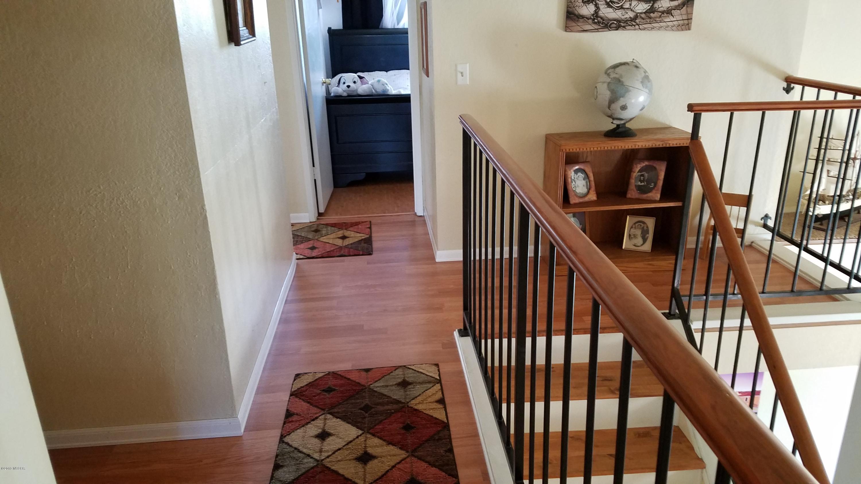 1302 Woodmere Road Santa Maria, CA 93455 - Photo 12 of 32 Upstairs Hallway