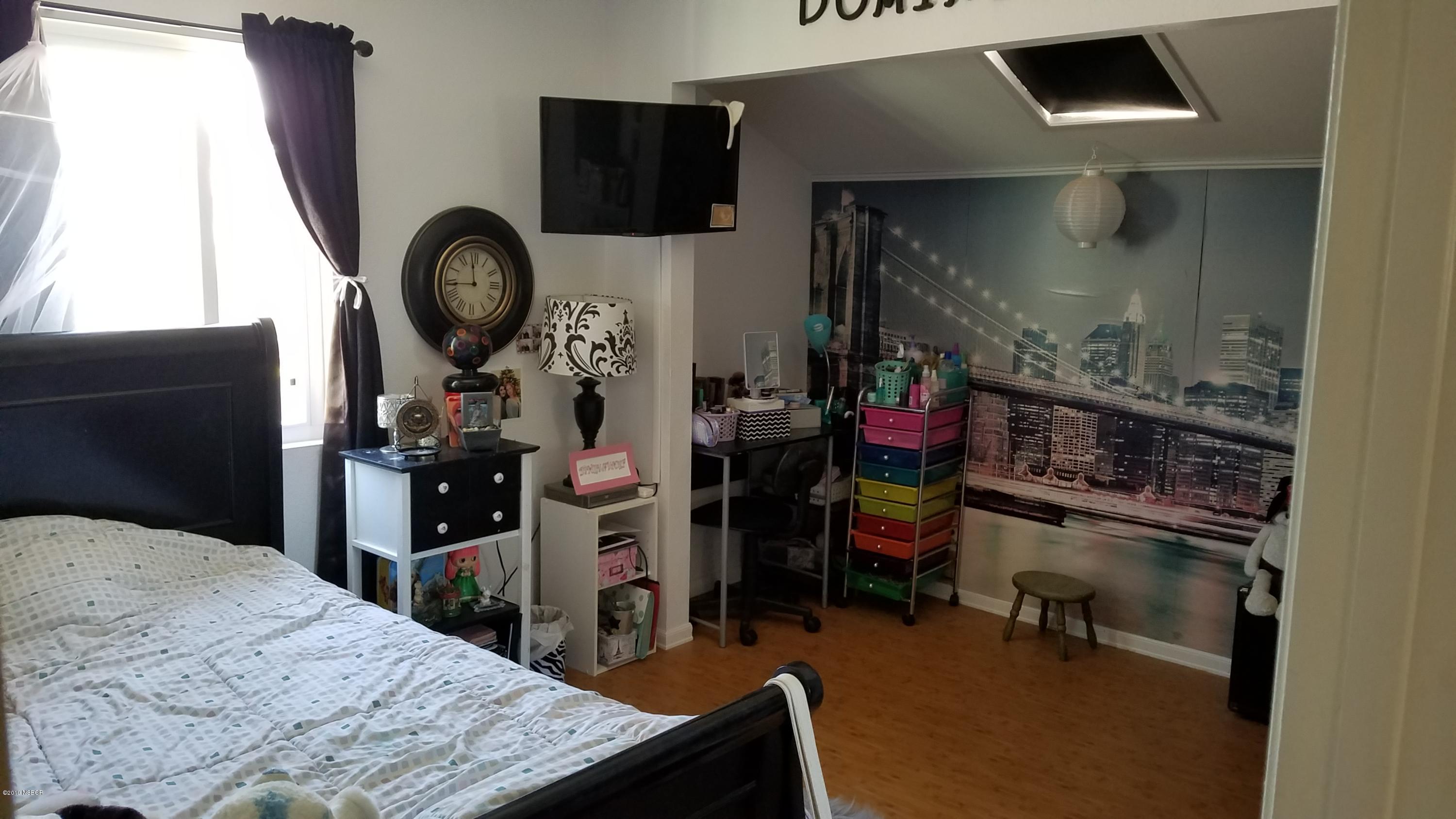 1302 Woodmere Road Santa Maria, CA 93455 - Photo 13 of 32 Bedroom #3