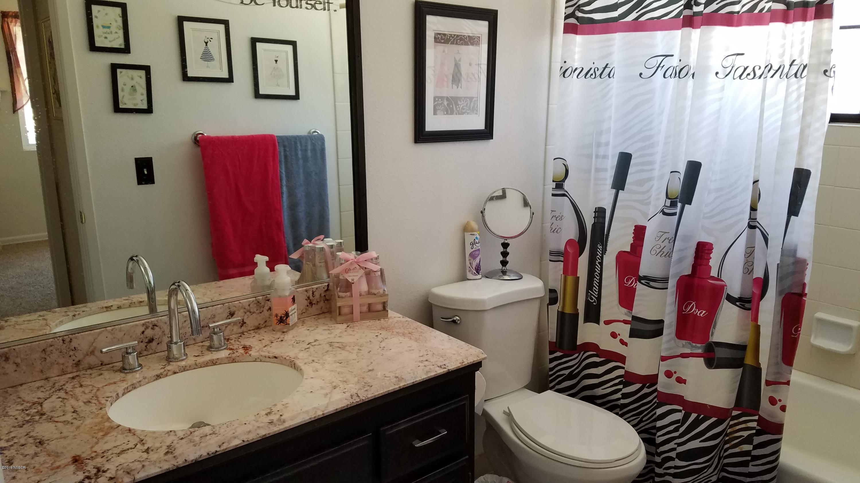 1302 Woodmere Road Santa Maria, CA 93455 - Photo 15 of 32 Hallway Full Bath