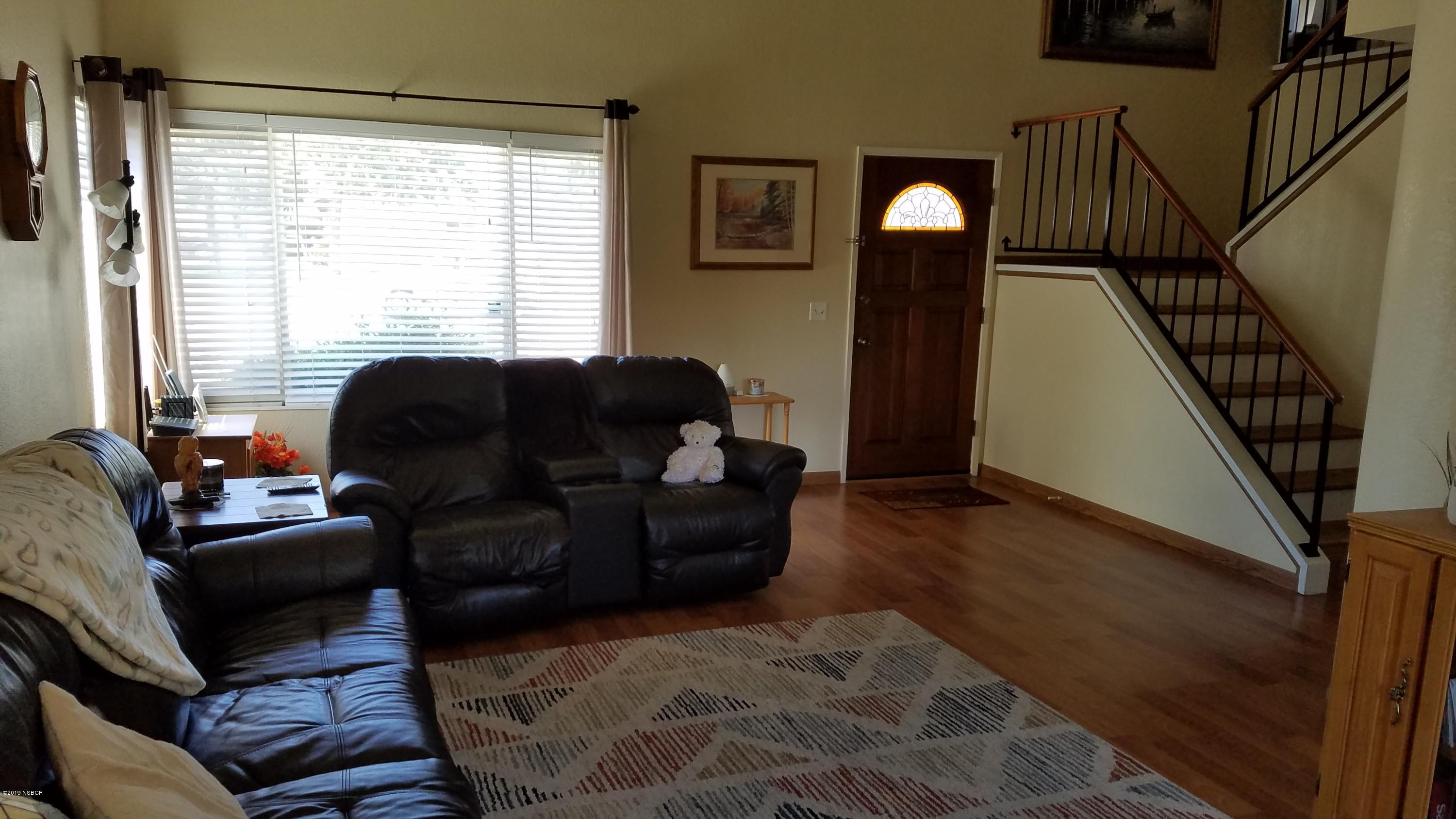 1302 Woodmere Road Santa Maria, CA 93455 - Photo 2 of 32 Living Room