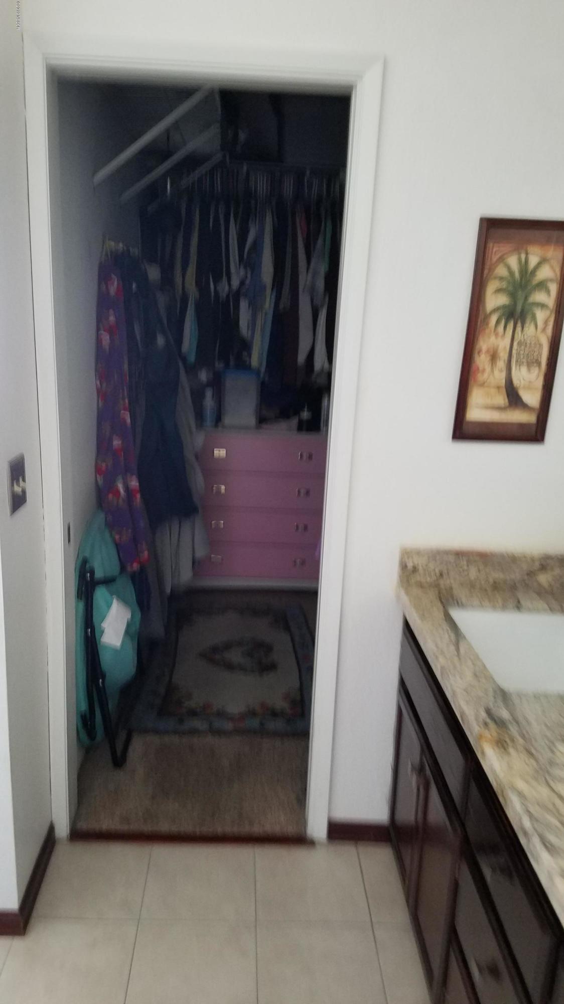 1302 Woodmere Road Santa Maria, CA 93455 - Photo 21 of 32 Master Walk-in Closet