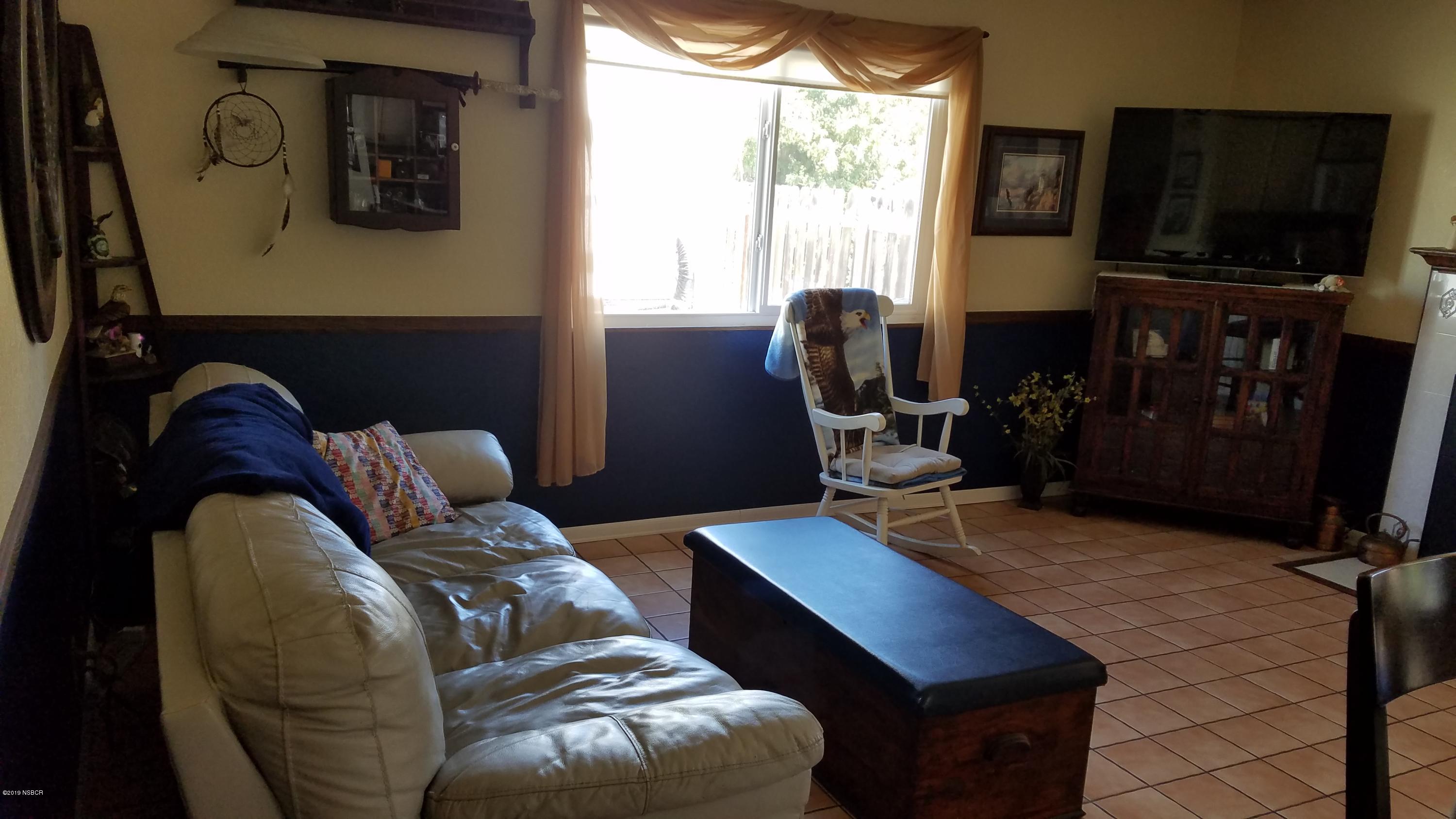 1302 Woodmere Road Santa Maria, CA 93455 - Photo 7 of 32 Family Room