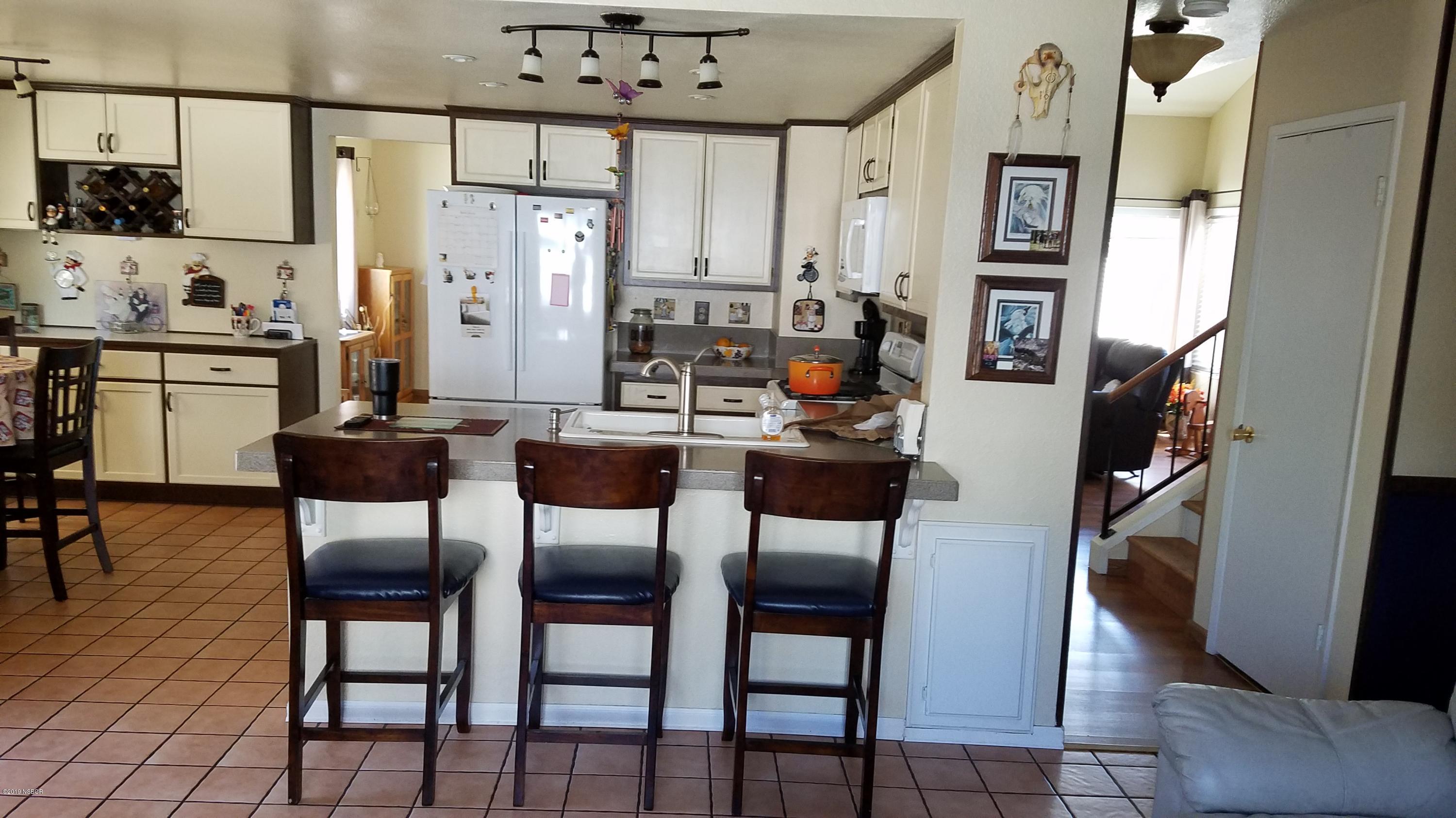 1302 Woodmere Road Santa Maria, CA 93455 - Photo 9 of 32 Kitchen and Breakfast Knook