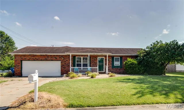 $249,000 | 104 Chouteau Trace Parkway, Granite City, IL 62040