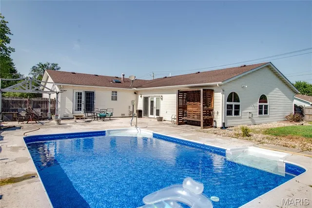 $249,000 | 104 Chouteau Trace Parkway, Granite City, IL 62040