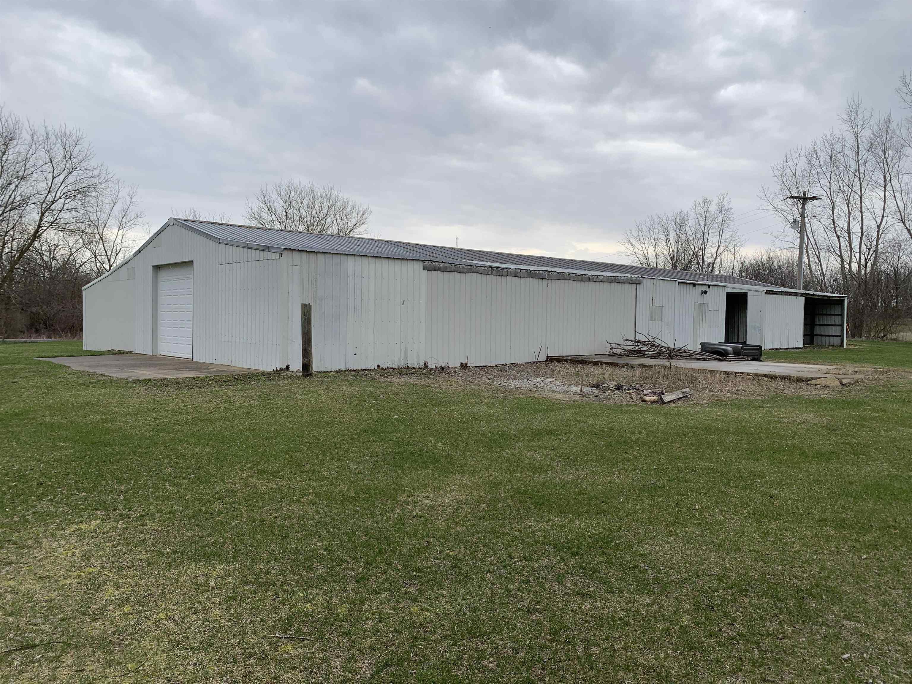 2840 South Menges Road Pleasant Lake, IN 46779 - Photo 3 of 12 Gallery Image 3