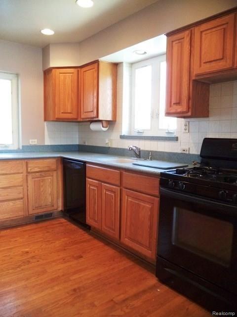 1582 Hawthorne Road Grosse Pointe, MI 48236 - Photo 12 of 36 Hawthorne - 1582 (7).jpg