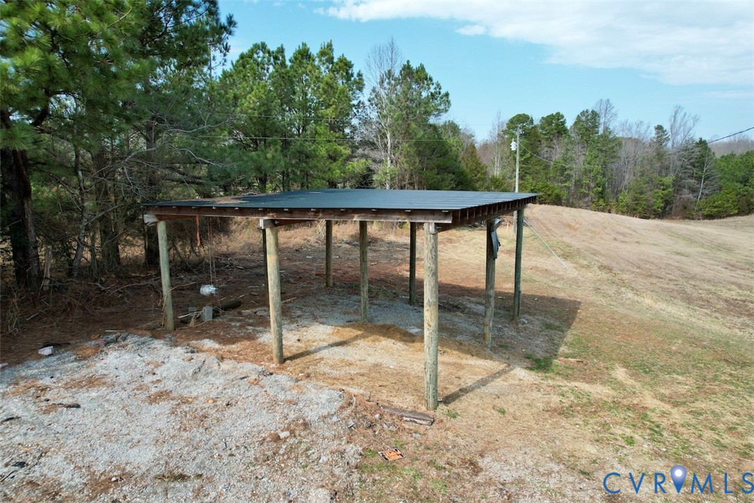 1225 Beech Forest Road Kenbridge, VA 23944 - Photo 20 of 33 a backyard of a house with table and chairs