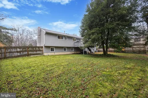 a picture of a wall with a white wall and a white wall