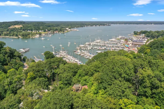 $1,185,000 | 2312 Maksaba Trail, Holland, MI 49423