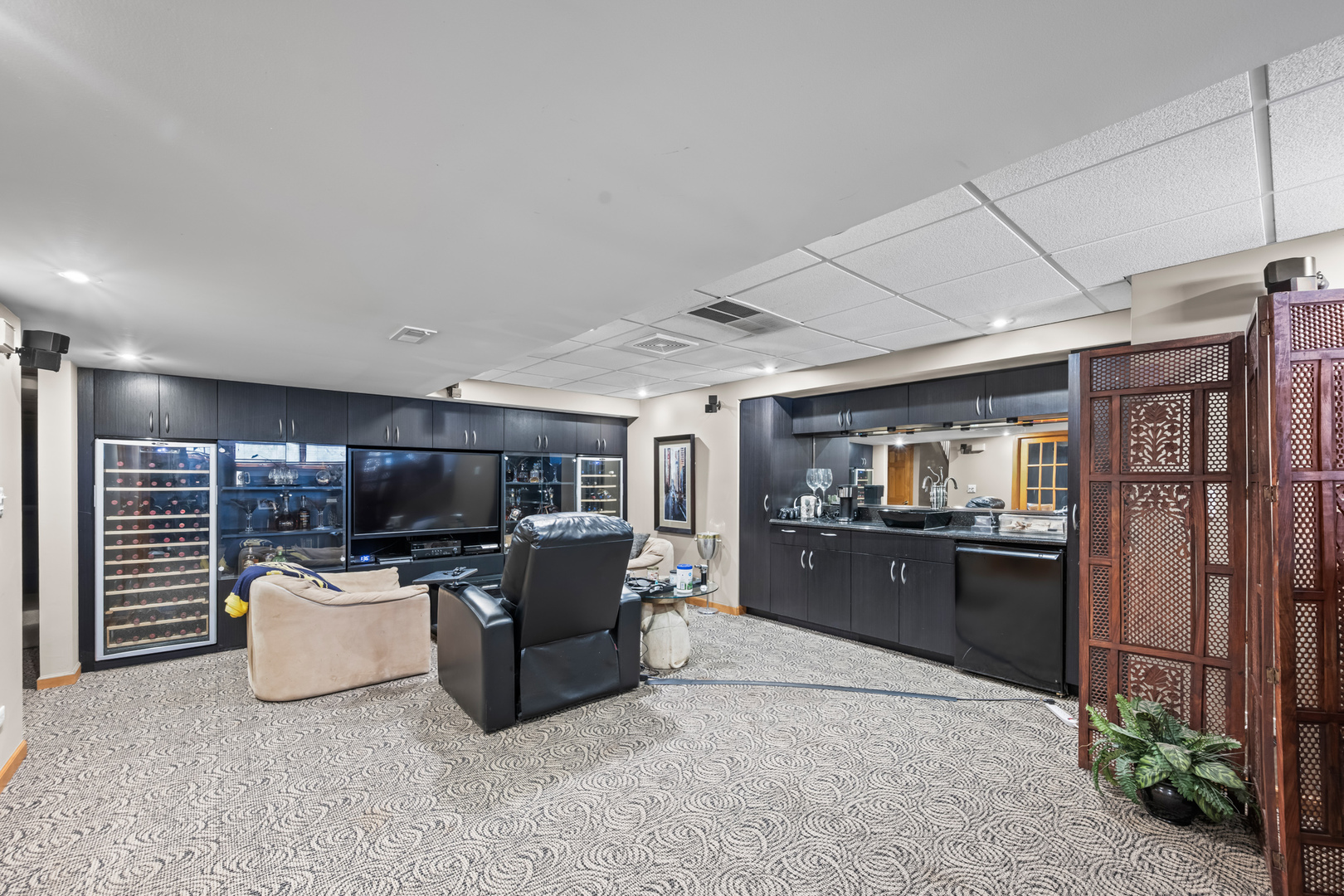 1380 Prestwick Lane Itasca, IL 60143 - Photo 31 of 45 a kitchen with a refrigerator and a sink