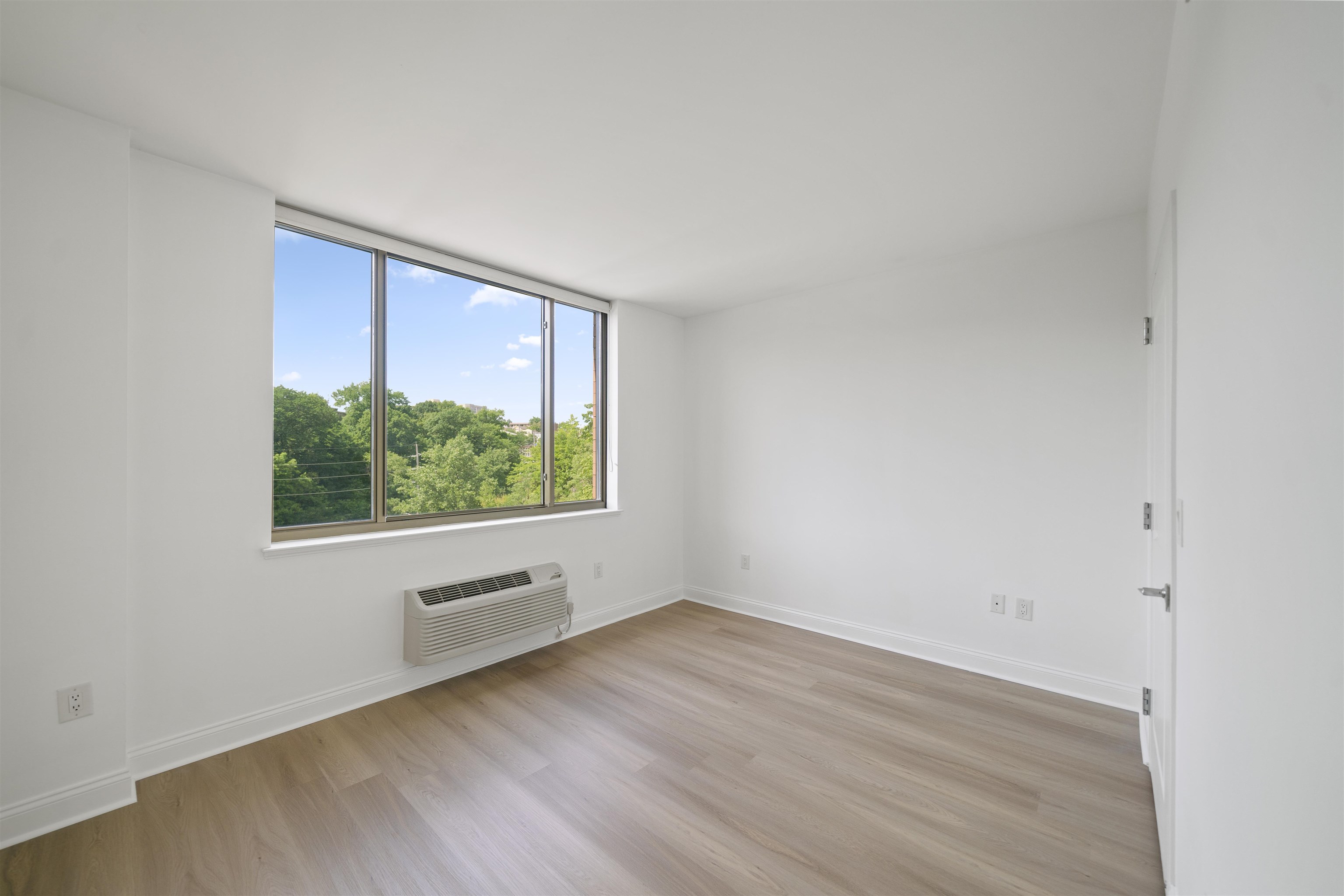 99 Gorge Road, Unit 711 Edgewater, NJ 07020 - Photo 13 of 16