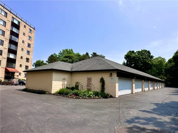$304,500 | 2501 East Avenue, Unit 607, Brighton, NY 14610