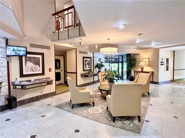 $304,500 | 2501 East Avenue, Unit 607, Brighton, NY 14610