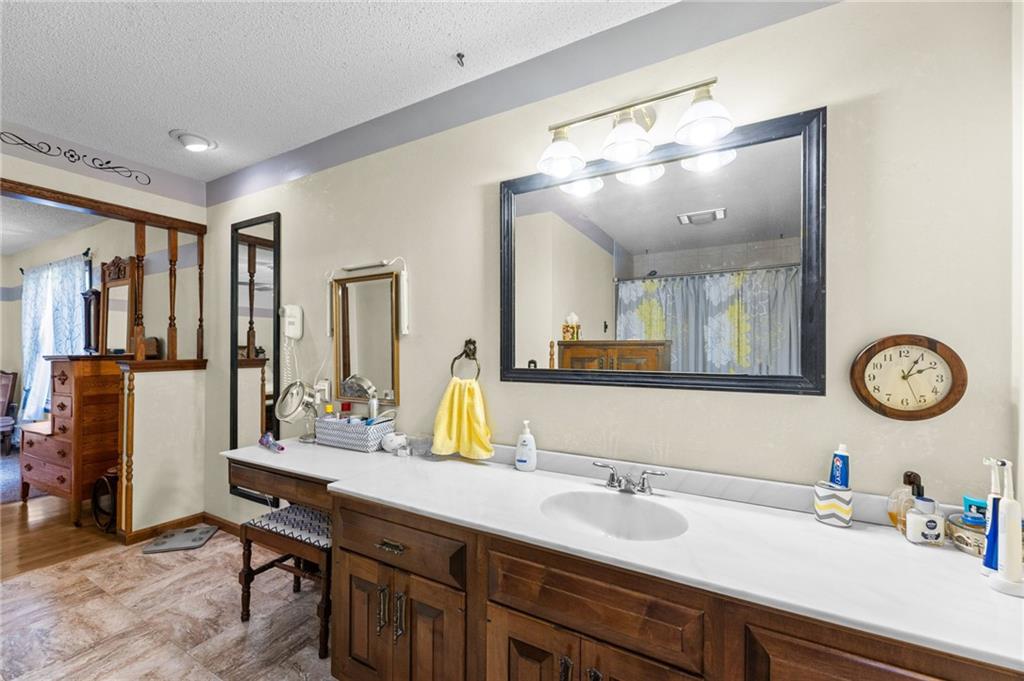 21 West Edwards Street Iola, KS 66749 - Photo 30 of 64