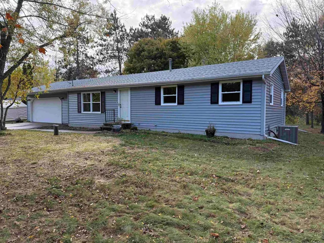 $310,000 | N2089 Shadow, Waupaca, WI 54981