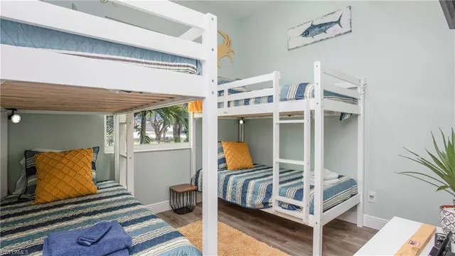 a view of livingroom with furniture