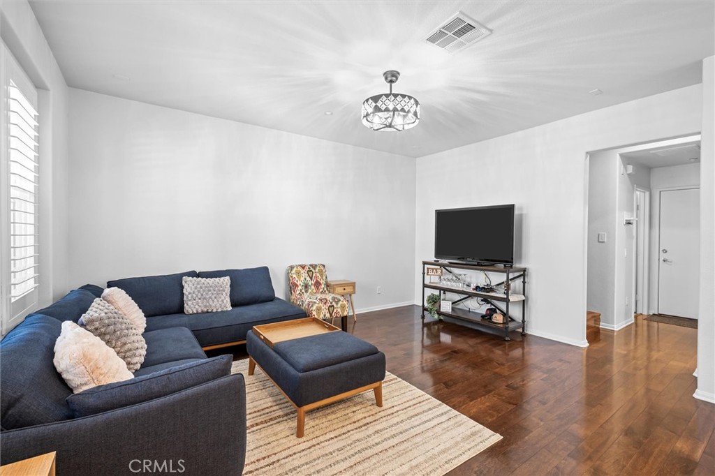 40042 Cape Cod Lane Temecula, CA 92591 - Photo 5 of 49 Primary Living Area