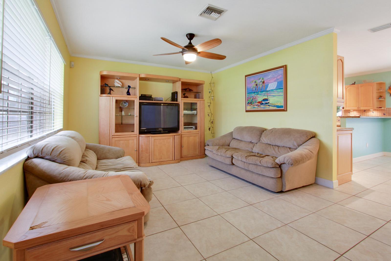 444 Davis Road Palm Springs, FL 33461 - Photo 4 of 14 3_living_room