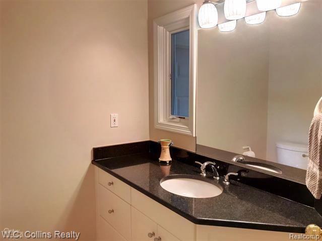 5930 Ronnoco Road Rochester, MI 48306 - Photo 17 of 67 17.JPG