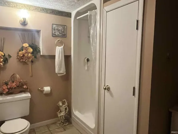 $259,999 | 2462 Dixie Highway, Bedford, IN 47421