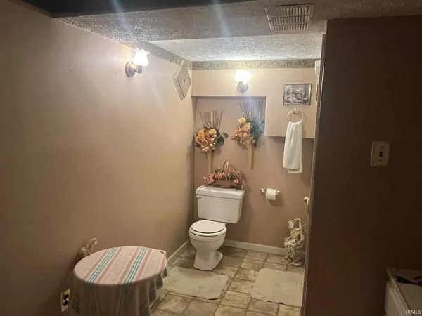 $259,999 | 2462 Dixie Highway, Bedford, IN 47421