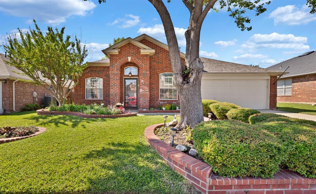 1065 Springhill Drive Saginaw, TX 76179 - Photo 1 of 40