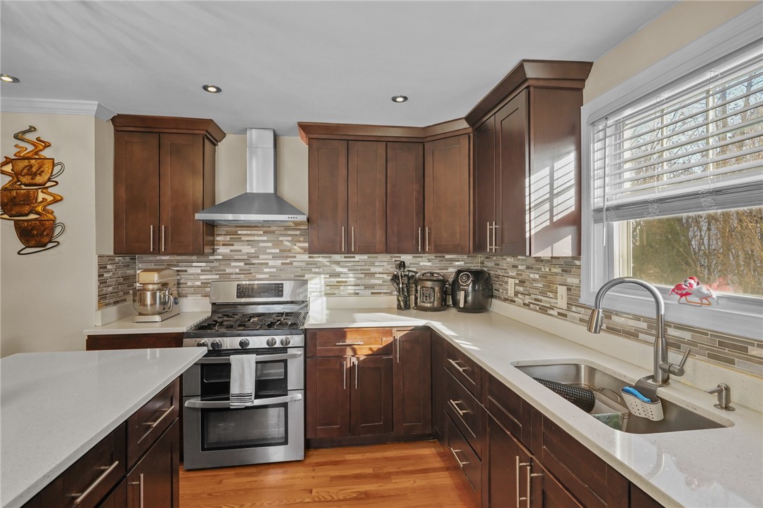 30 Lark Avenue Cranston, RI 02920 - Photo 17 of 37