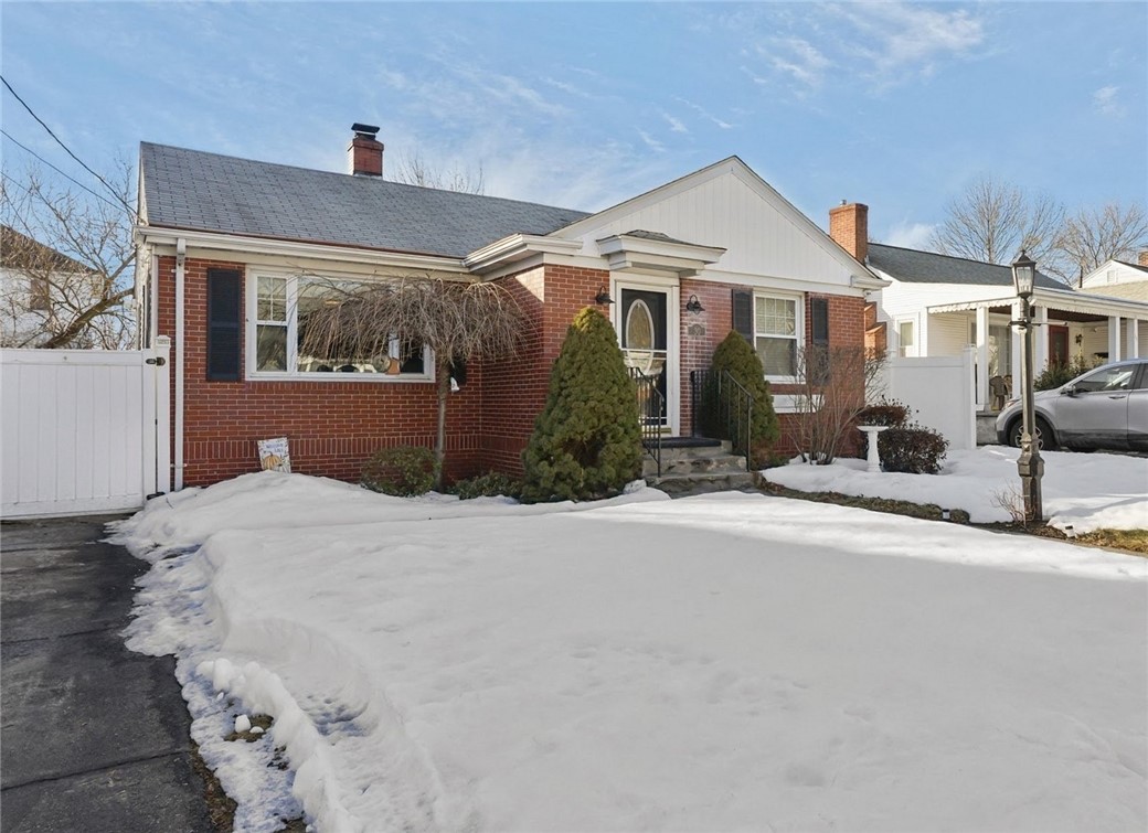 30 Lark Avenue Cranston, RI 02920 - Photo 2 of 37