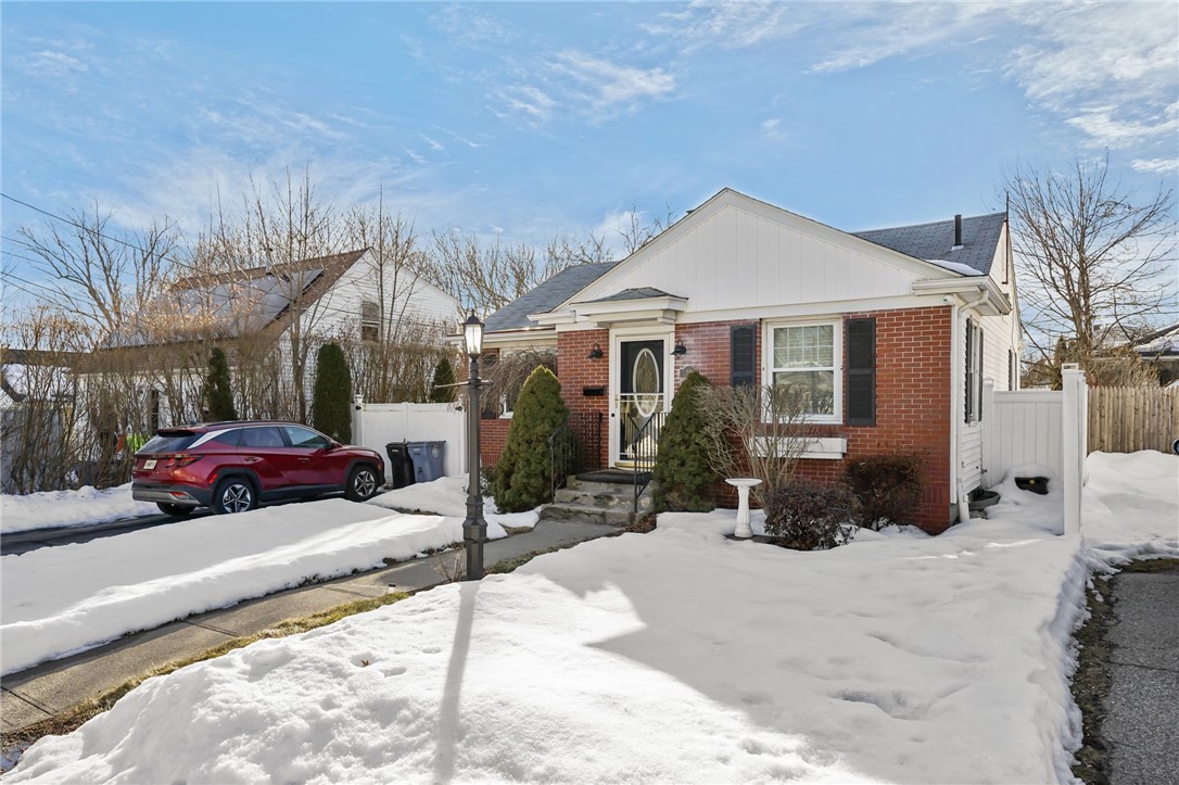 30 Lark Avenue Cranston, RI 02920 - Photo 3 of 37
