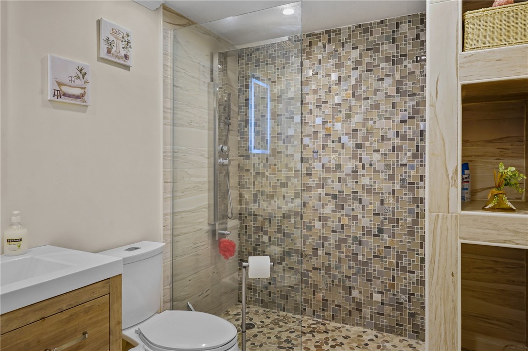 30 Lark Avenue Cranston, RI 02920 - Photo 10 of 37