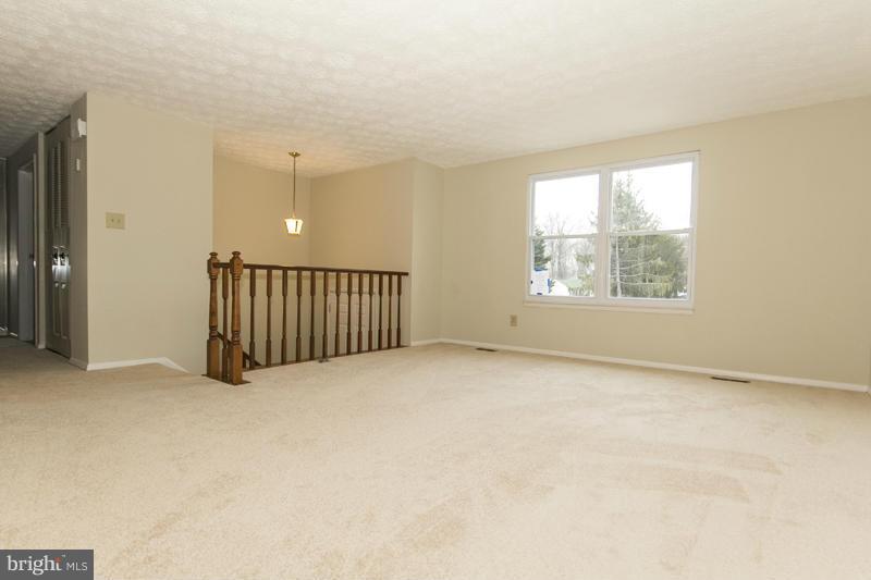 8431 Lucerne Road Randallstown, MD 21133 - Photo 5 of 23 Living Room