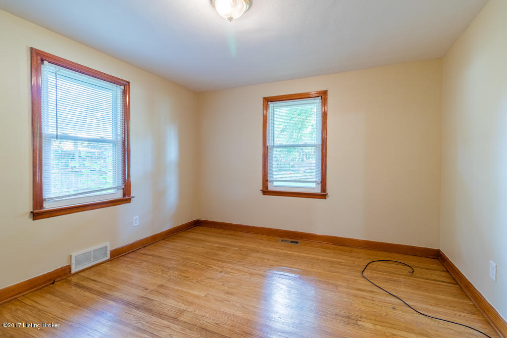 8417 Robbins Road Louisville, KY 40258 - Photo 18 of 24 8417 Robbins Rd-18