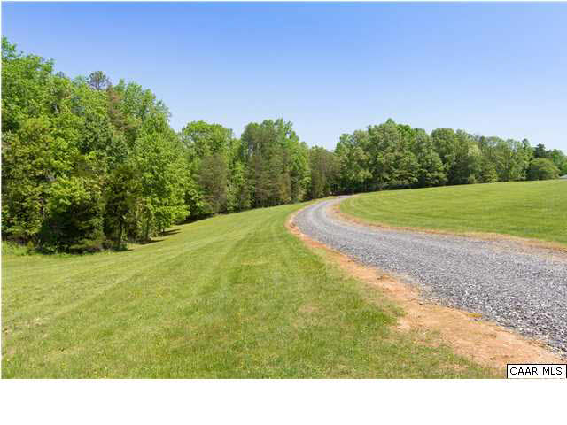 Open Entrance Pastures Greet Guests