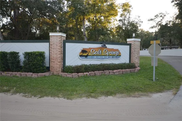 a sign that is sitting on the side of the road