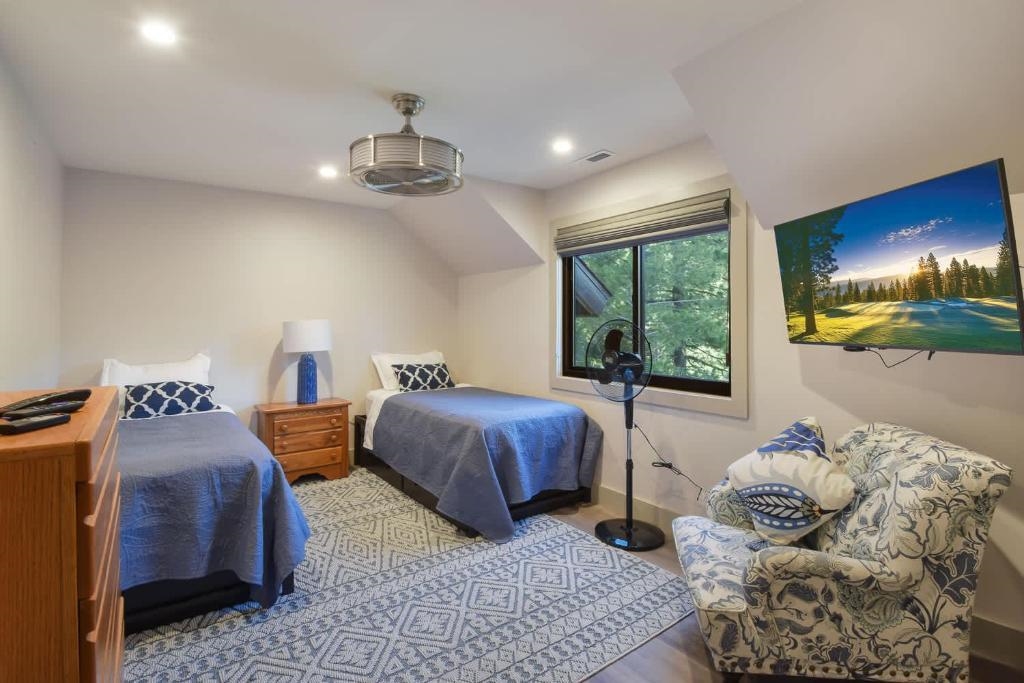 1163 Statford Way Tahoe Vista, CA 96148 - Photo 18 of 22 a spacious bedroom with two beds and a large window