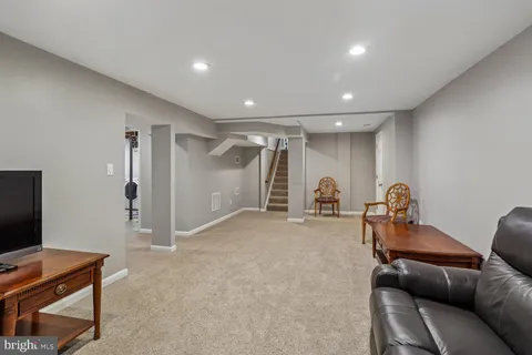 $1,100,000 | 12007 Titian Way, Potomac, MD 20854