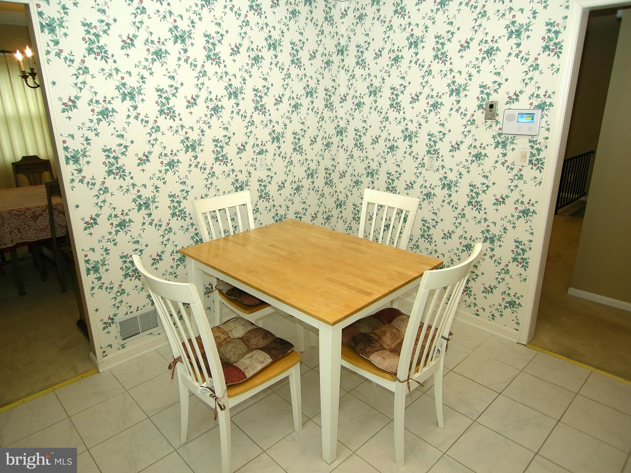 526 Maple Ridge Lane Odenton, MD 21113 - Photo 8 of 19 Eat in kitchen