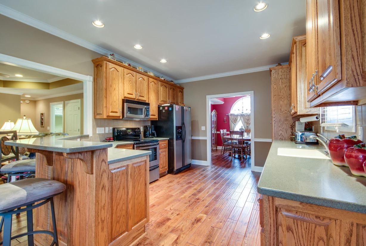 92 Freeman Court Winchester, TN 37398 - Photo 9 of 19 a kitchen with sink a refrigerator and chairs