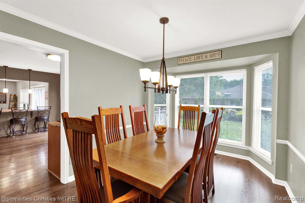 642 Whitney Drive Rochester Hills, MI 48307 - Photo 9 of 39