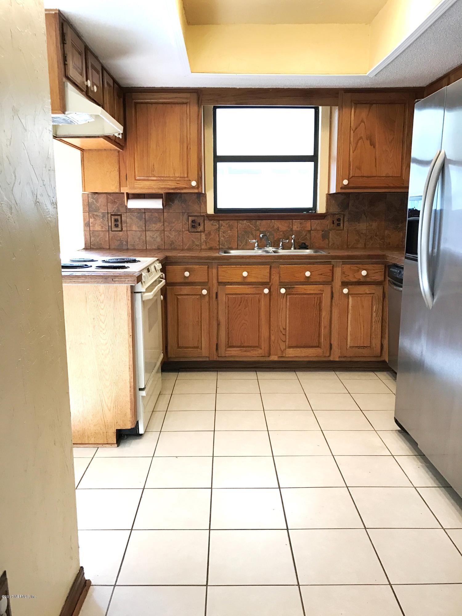 8236 Crosswind Road Jacksonville, FL 32244 - Photo 20 of 34 KITCHEN