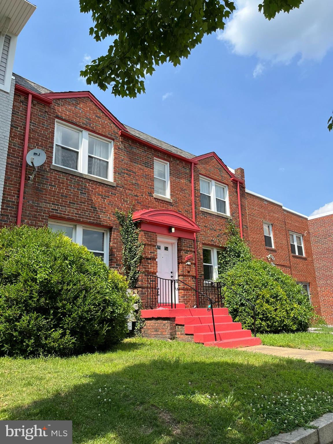 1830 Independence Avenue Southeast, Unit 4 Washington, DC 20003 - Photo 21 of 23 a front view of house with yard and green space