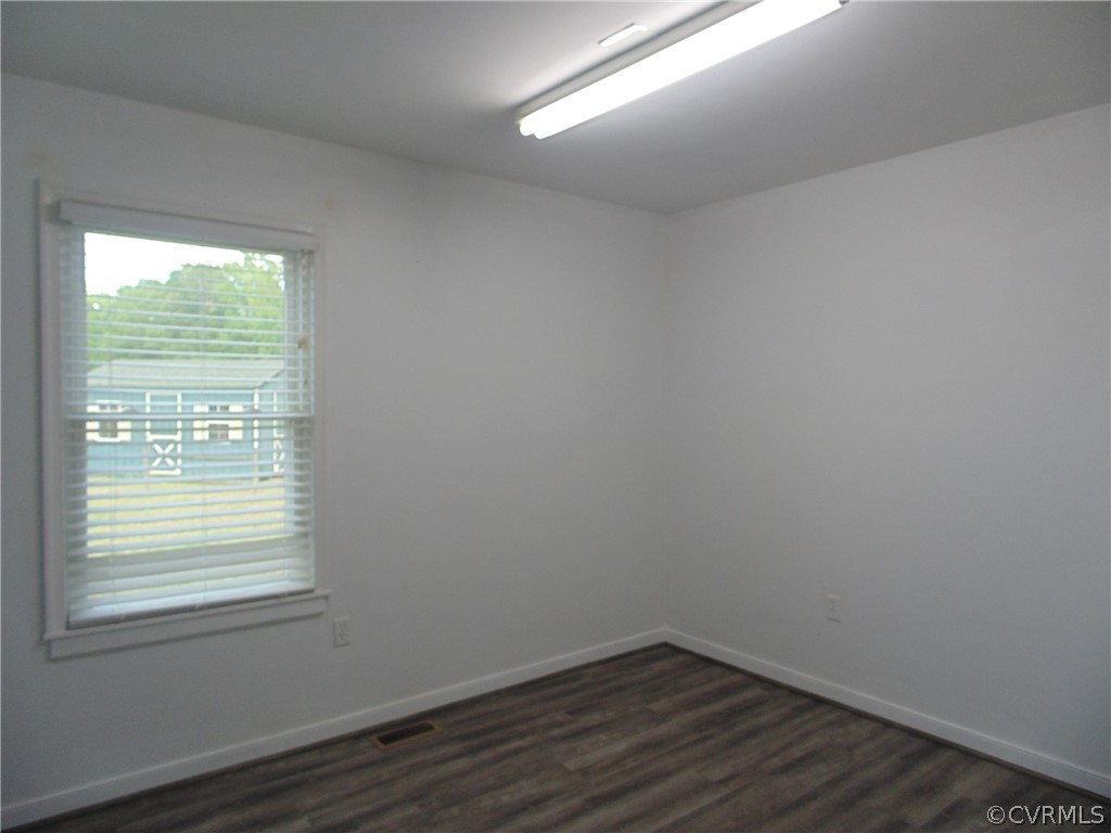 1054 Moorefield Road West Point, VA 23181 - Photo 21 of 39 Gallery Image 21