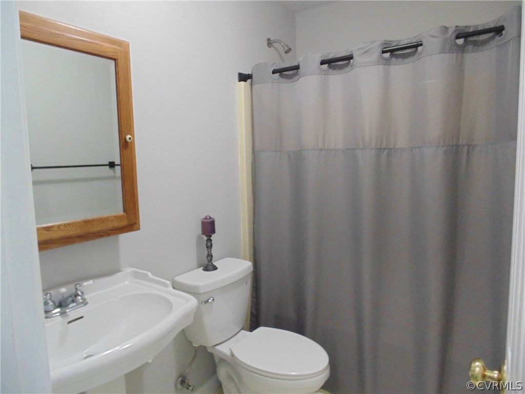 1054 Moorefield Road West Point, VA 23181 - Photo 34 of 39 Gallery Image 34
