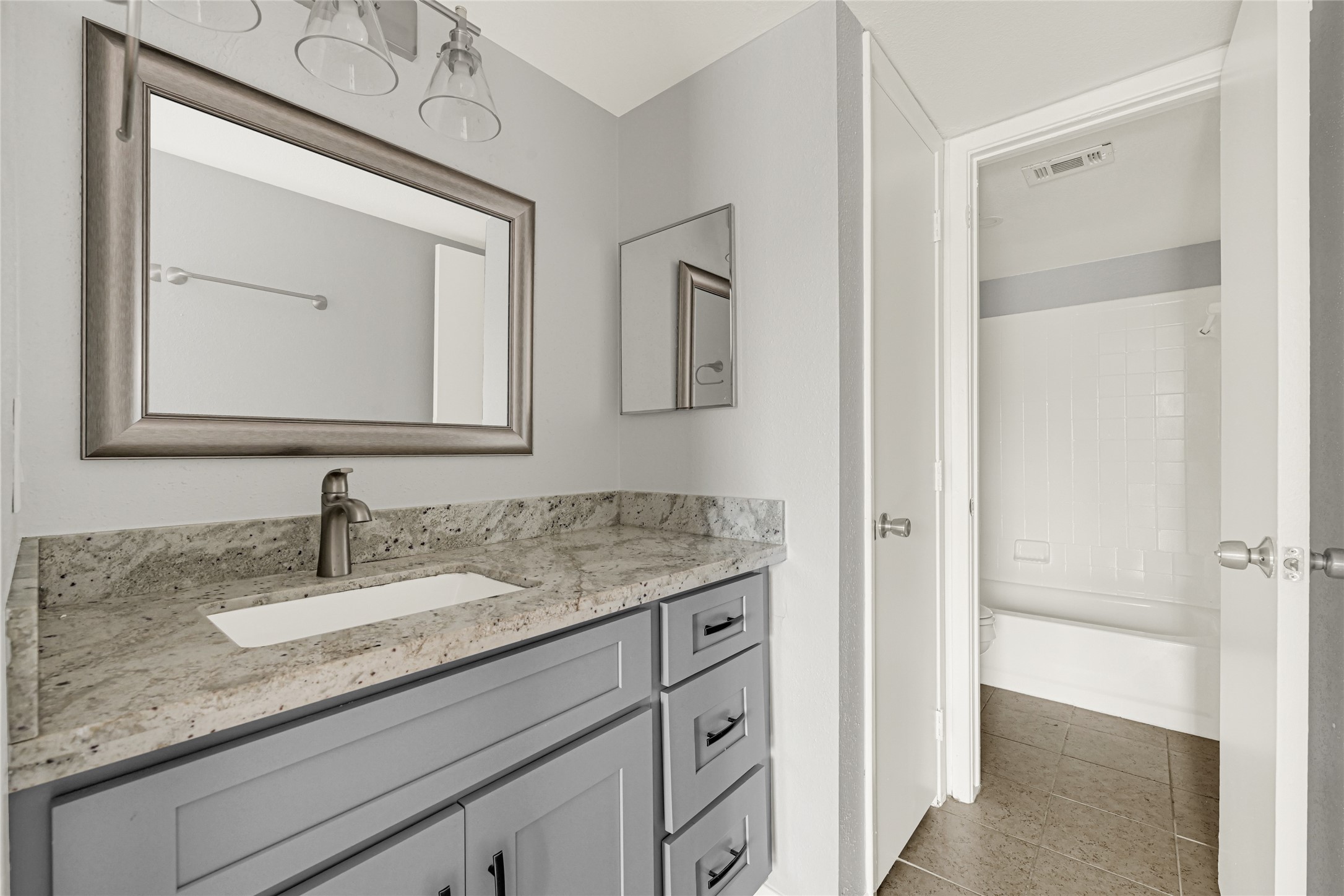 1516 Bay Area Boulevard, Unit R6 Houston, TX 77058 - Photo 15 of 21