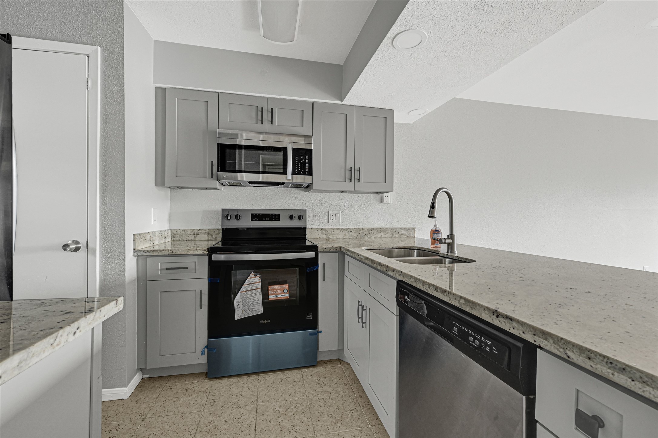 1516 Bay Area Boulevard, Unit R6 Houston, TX 77058 - Photo 5 of 21